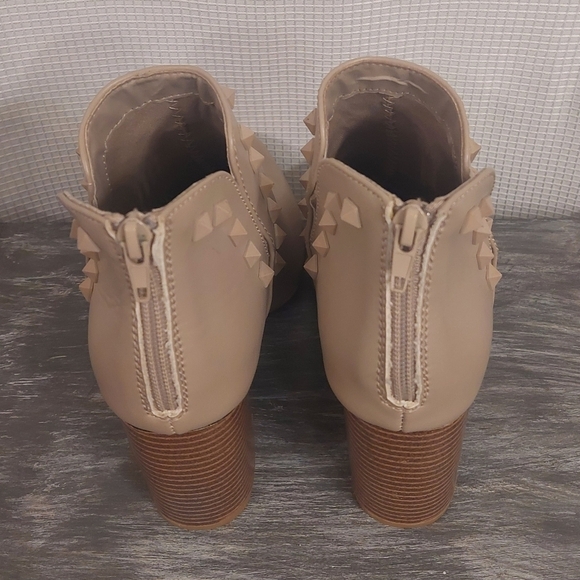 Mari A. Norma Taupe/ tan Chunky Block Heel Studded Booties - Picture 7 of 12